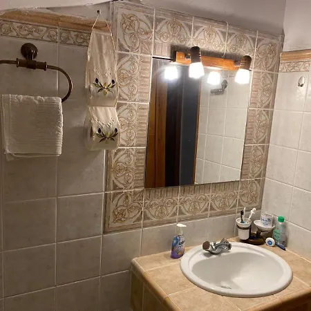 κυκλαδίτικη μεζονέτα, 9 λεπτά από την χώρα, με θέα