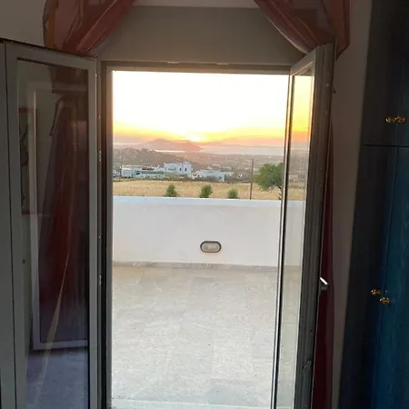 κυκλαδίτικη μεζονέτα, 9 λεπτά από την χώρα, με θέα